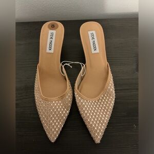 Steve Madden NWOT Women's Tan Micki Rhinestone, Kitten Heel Mule Pumps. Size 8.